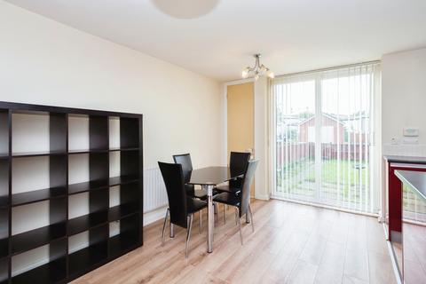 3 bedroom end of terrace house to rent, Paxton Place, Greater Manchester M11