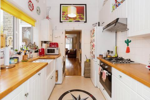 2 bedroom end of terrace house for sale, Falcon Street, London E13