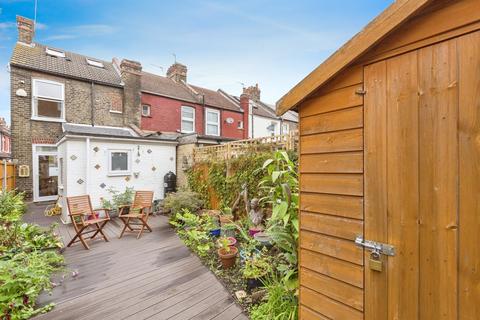 2 bedroom end of terrace house for sale, Falcon Street, London E13