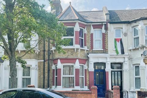 4 bedroom terraced house to rent, Churston Avenue, London E13