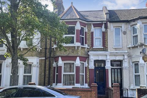 4 bedroom terraced house to rent, Churston Avenue, London E13