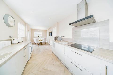 32 Derwent Avenue, Prescot, L34 2ST