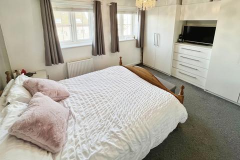 4 bedroom semi-detached house for sale, Birch Lane, Leicester LE3