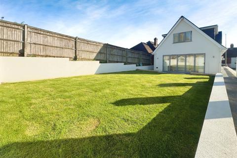 4 bedroom detached house for sale, Manse Way, Kent BR8