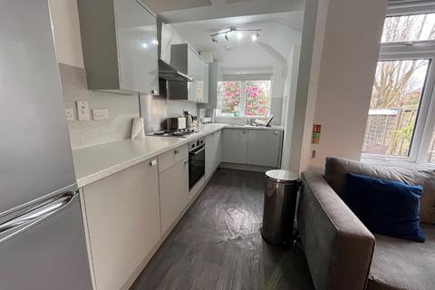 4 bedroom house share to rent, Birmingham B32