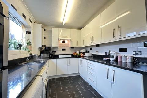 3 bedroom terraced house for sale, Buckingham Road, Borehamwood, WD6