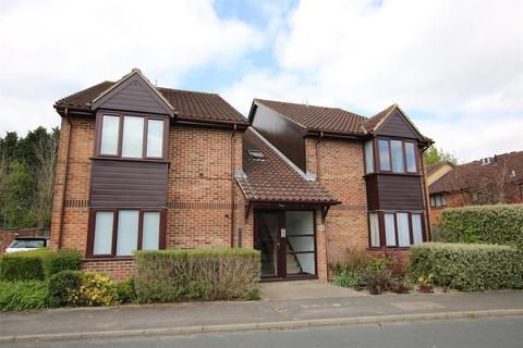 Studio to rent, Newbridge Close, Broadbridge Heath, Horsham