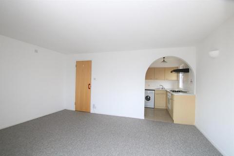 Studio to rent, Newbridge Close, Broadbridge Heath, Horsham