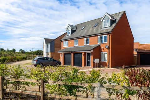 4 bedroom semi-detached house for sale, Flanders Rise, Wymondham, Norfolk, NR18