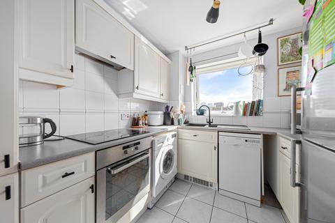 2 bedroom flat for sale, Bruford Court London SE8