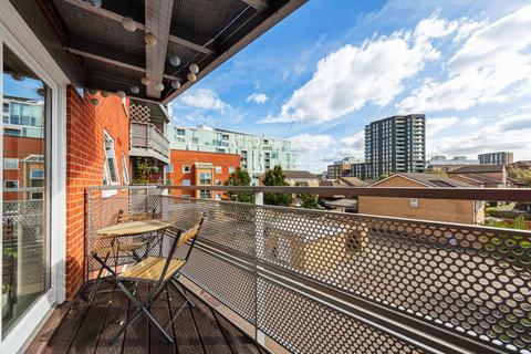 2 bedroom flat for sale, Bruford Court London SE8