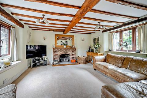 3 bedroom detached house for sale, High Street, Kingsthorpe, Northampton, Northamptonshire, NN2