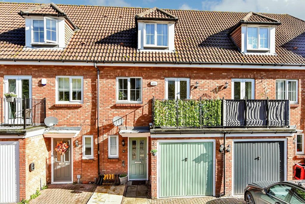 Finch Close, Faversham, Kent 3 bed terraced house for sale £375,000
