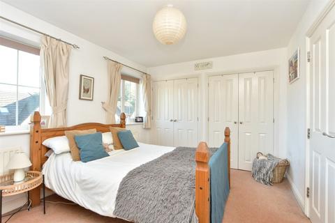 3 bedroom terraced house for sale, Finch Close, Faversham, Kent