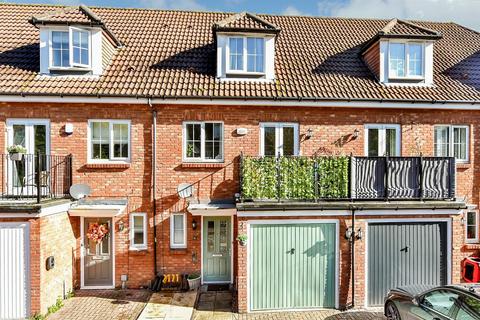 3 bedroom terraced house for sale, Finch Close, Faversham, Kent