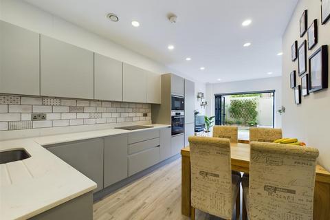 71 Edward Road, Coulsdon, CR5 2NQ