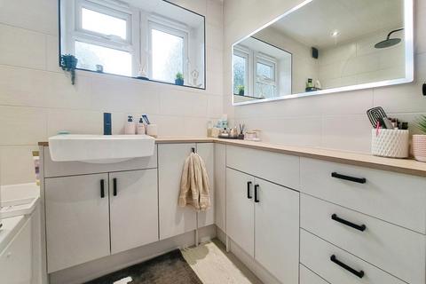 2 bedroom maisonette for sale, Rosegarth Avenue, West Didsbury, Manchester