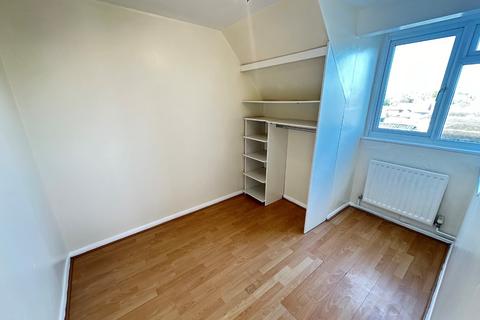 3 bedroom maisonette for sale, Birdsfoot Lane, Luton