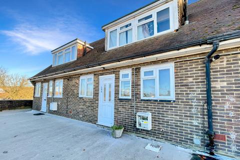 3 bedroom maisonette for sale, Birdsfoot Lane, Luton