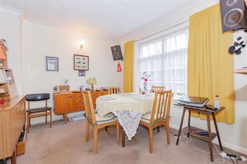 19 Beech Walk, Crayford, Dartford, DA1 4NP