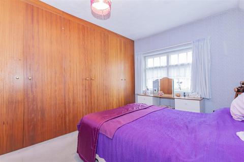 19 Beech Walk, Crayford, Dartford, DA1 4NP