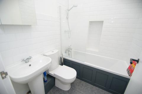 2 bedroom flat to rent, Edgar Road, Cliftonville, CT9