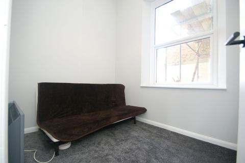 2 bedroom flat to rent, Edgar Road, Cliftonville, CT9