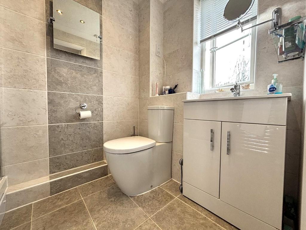 Ensuite 1.jpeg