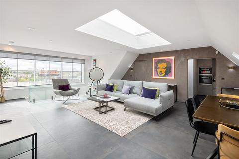 2 bedroom penthouse for sale, Drayton Gardens, Chelsea, SW10