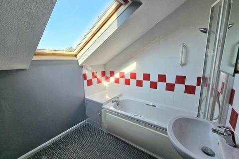 18 Everside Close, Cam, Dursley, GL11 5JH
