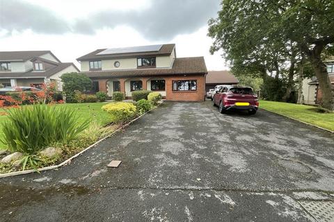 4 bedroom detached house for sale, Newtown Close, Ammanford SA18