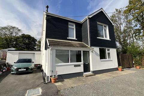 3 bedroom detached house for sale, Waunfarlais Road, Llandybie SA18