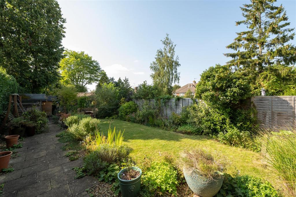 26 Queenswood Drive, Hitchin-43.jpg