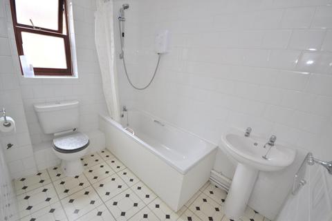 2 bedroom flat to rent, Fish Street, Hull HU1