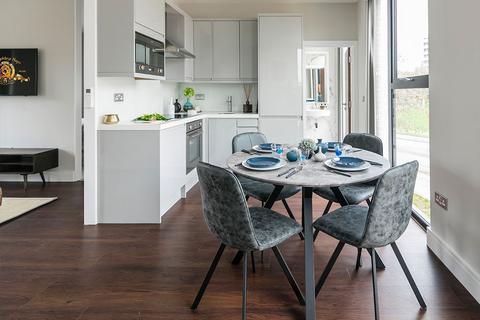 2 bedroom apartment to rent, Evershed Walk, London, W4