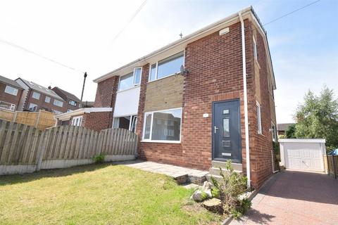 3 bedroom semi-detached house to rent, Hall Cliffe Grove, Horbury WF4