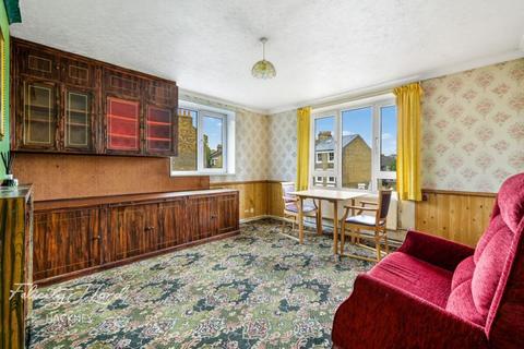 3 bedroom flat for sale, Royal Oak Road, Hackney, E8