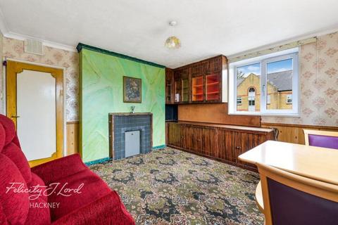 3 bedroom flat for sale, Royal Oak Road, Hackney, E8