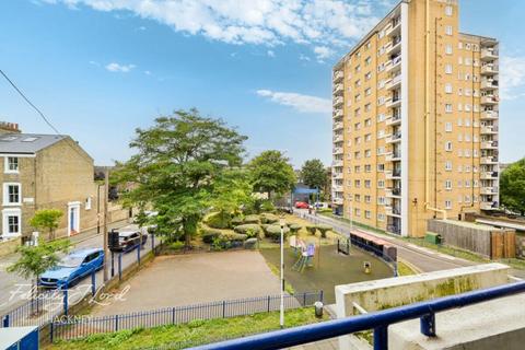 3 bedroom flat for sale, Royal Oak Road, Hackney, E8