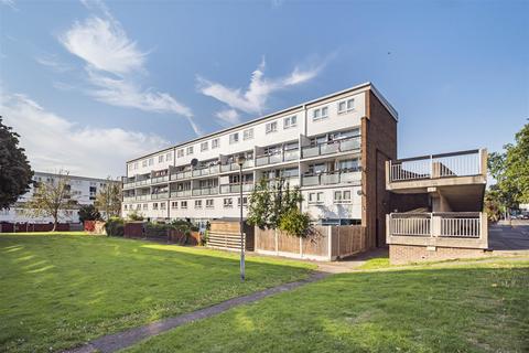 3 bedroom maisonette for sale, Cressingham Grove, Sutton