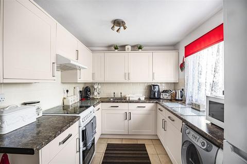 3 bedroom maisonette for sale, Cressingham Grove, Sutton