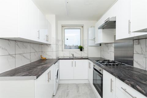 2 bedroom flat to rent, James Middleton House, Middleton Street, London