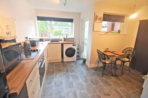 2 bedroom apartment to rent, Warren Close, Bramhall