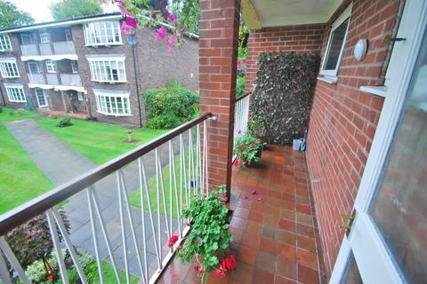 2 bedroom apartment to rent, Warren Close, Bramhall