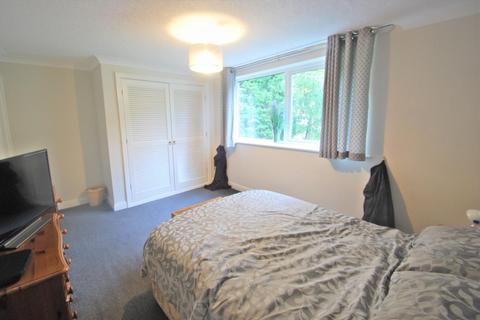 2 bedroom apartment to rent, Warren Close, Bramhall