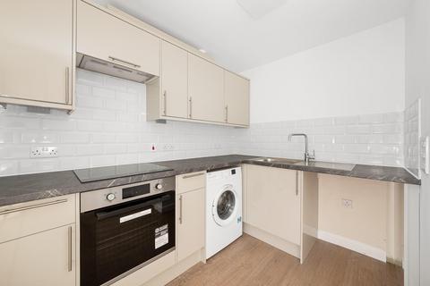 2 bedroom flat to rent, Hermitage Close, London