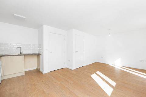 2 bedroom flat to rent, Hermitage Close, London