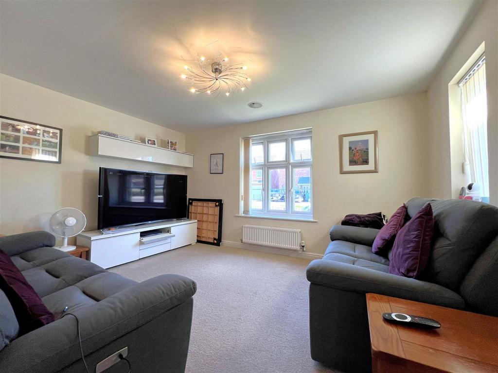 Living room 2.jpg
