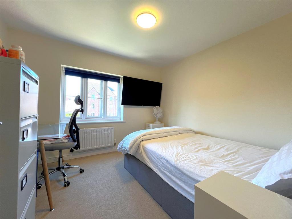 Bed 4.jpg
