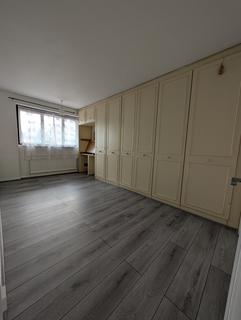 3 bedroom flat to rent, Drew Road, Newham